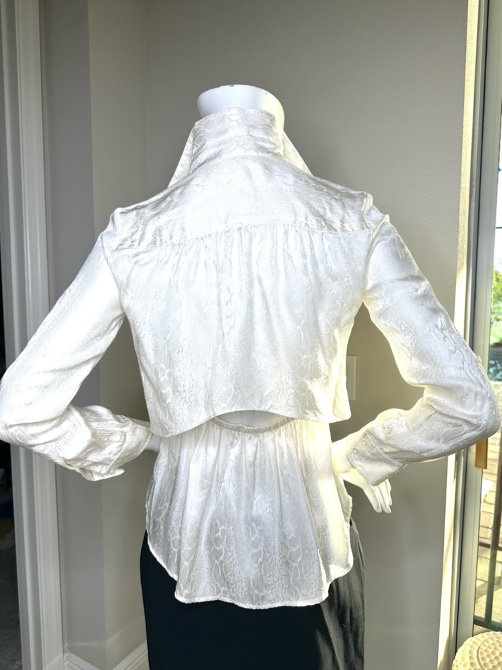 Open Back White Silk Snake Print Women’s Blouse Rolled Sleeve Sz XS